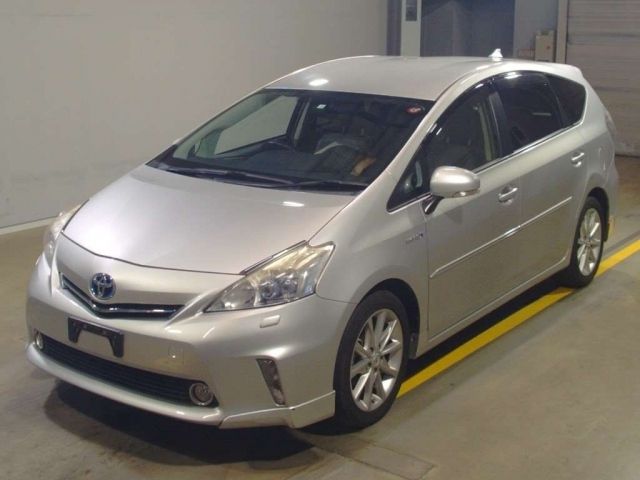 512 Toyota Prius alpha ZVW41W 2012 г. (TAA Yokohama)